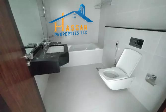 Water View 3.Bhk 70k to 75k Chiller Parking Gym Pool Pree